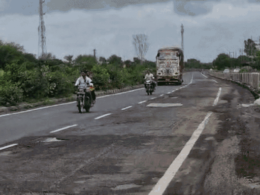 33-accidents,-10-deaths-daily-on-mp-highways:₹21-crore-spent-everyday-on-highways,-yet-road-accidents-continue-unabated-in-state
