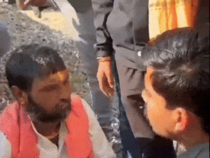 man-thrashes-saffron-clad-sadhus-in-bhind:asks-ramayana-and-mahabharata-questions,-alleges-they-are-fake;-footage-surfaces-online