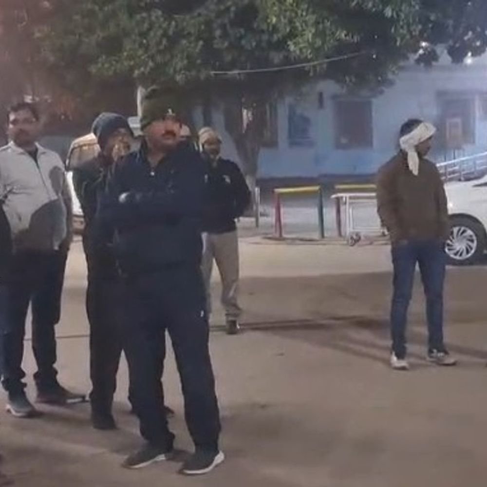 salesman-shot-after-refusing-free-liquor-in-bhind:seriously-injured-in-firing;-second-bullet-jams-in-pistol,-accused-on-the-run