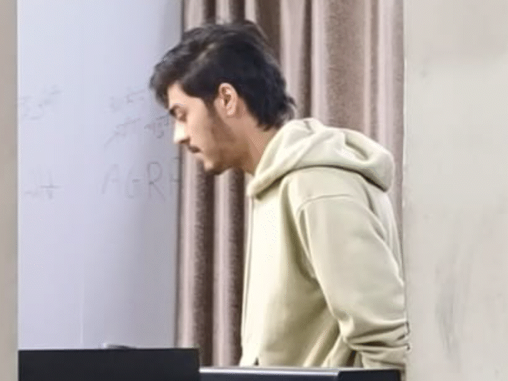 class-11-girl-raped-in-car-in-bhopal:accused-records-obscene-video,-blackmails-her-for-rs-one-lakh,-pressures-her-to-change-religion