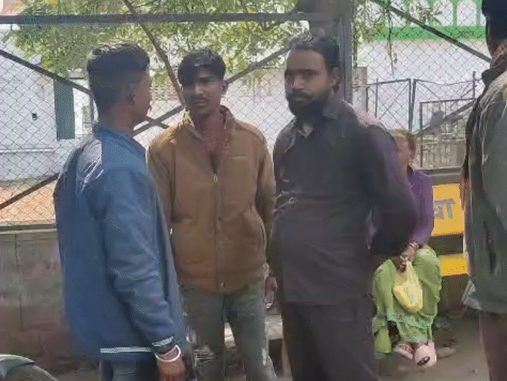 man-hangs-himself-at-in-laws’-home-in-bhopal:wife-in-lucknow,-father-in-law-breaks-door-to-recover-body;-no-suicide-note-found,-police-probe-underway