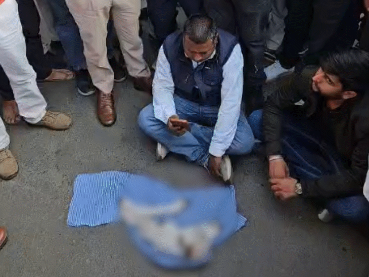 outrage-in-mandsaur-after-cow’s-head-and-legs-found-again:hindu-organizations-stage-road-blockade;-demand-arrest-of-accused