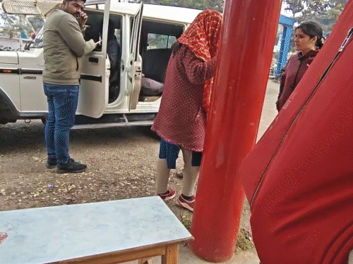 34-year-old-man-from-pune-lured-and-trapped:girl-and-her-associates-held-him-captive,-record-obscene-clip-of-him-to-blackmail;-accused-arrested