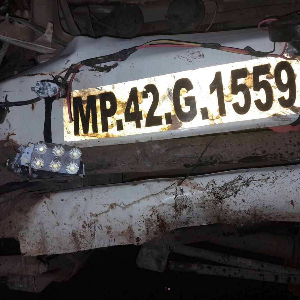 pickup-and-bike-collide-head-on-in-barwani,-3-die:7-en-route-to-home-after-work;-6-injured-in-late-night-road-accident