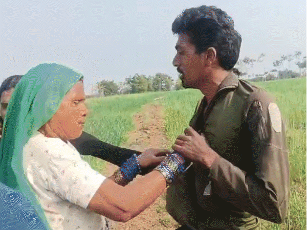 tribal-woman-beaten-unconscious-by-cho-in-khandwa:land-dispute-turns-violent;-hair-pulled,-dragged-into-field