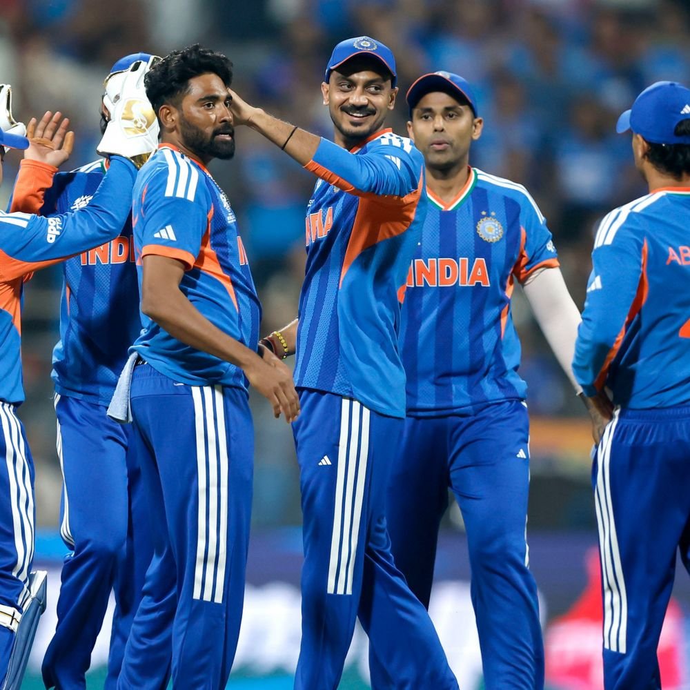 watch-|-rohit-sharma-refuses-snacks-from-mukesh-ambani:surya-leaves-toss-for-hug,-wankhede-echoes-with-‘maa-tujhe-salaam’;-top-moments