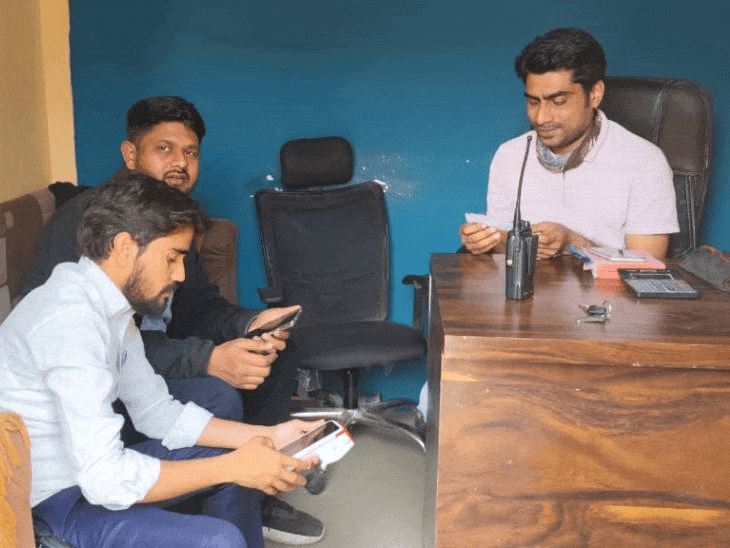 authorities-act-against-firms-dumping-garbage-and-wastewater-into-drains:municipal-corporation-fines-companies-₹1.80-lakh-in-indore