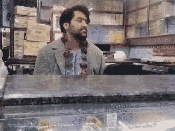 dhirendra-shastri-turns-sweet-seller-at-midnight:bageshwar-dham-chief-visits-shop,-enjoys-rasgulla-and-rasmalai,-calls-out-to-customers-from-counter