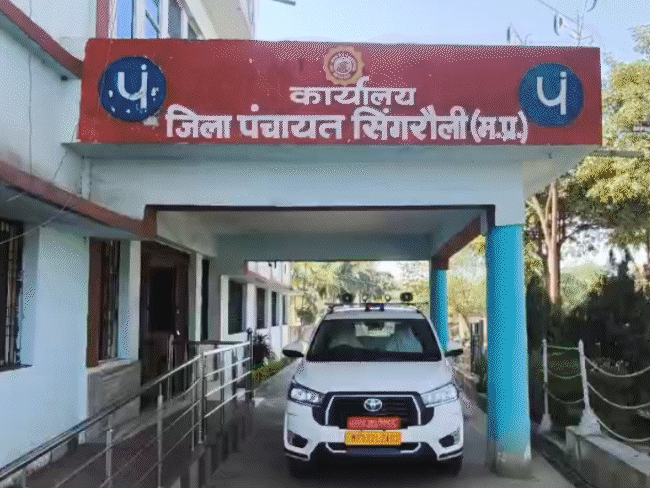 singrauli’s-woman-fakes-husband’s-death-certificate:claims-widow-pension-and-maintenance,-man-forced-to-prove-his-existence