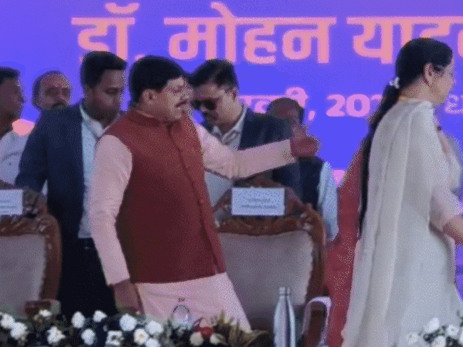 lathi-charge-on-congress-workers-in-shahdol:37-leaders-detained-while-showing-black-flags-to-cm;-party-calls-it-bid-to-silence-voices