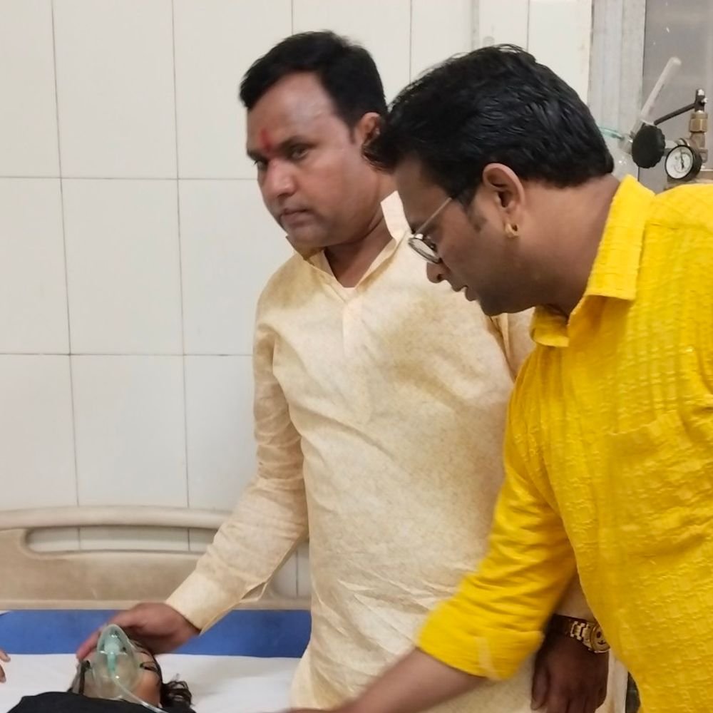 stampede-in-gwalior-kalash-yatra,-1-woman-dies:4-people,-including-a-girl-injured;-crowd-increased-while-kalash-was-distributed