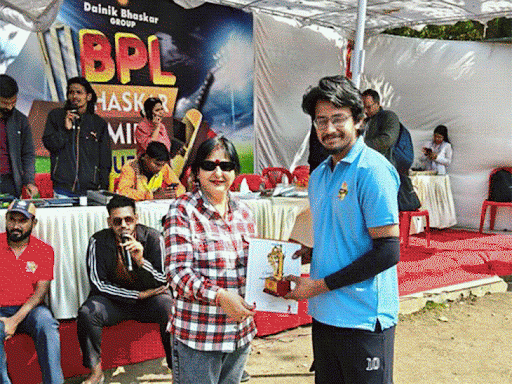 bhaskar-premier-league-season-7-begins-with-28-teams:mp-sports-minister-sarang-kicks-off-tournament,-show-of-skill-strength-underway