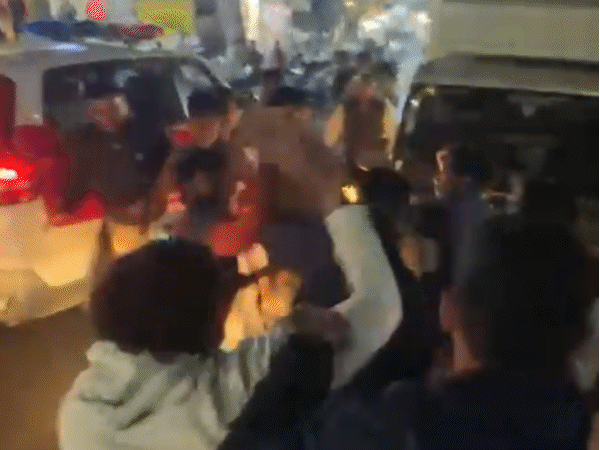 indore-coaching-teacher-held-for-molesting-minor-student:allegedly-tried-to-kiss-her-and-dragged-her-into-cabin;-family-thrashed-him-before-handing-him-to-police