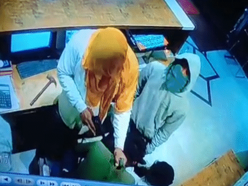 robbers-loot-₹80-lakh-with-fake-pistol-of-₹40:cash-stuffed-into-hoodies-and-sack;-accused-say,-‘wanted-to-spend-money-on-luxury-life-girlfriends’