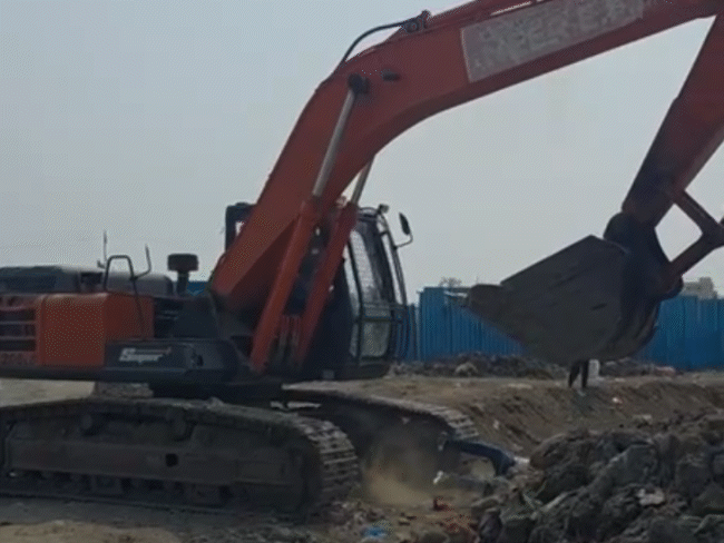 jcb-driver-tries-to-crush-engineer-at-indore-metro-site:machine-lunges-after-argument,-he-falls,-crawls-out,-survives-as-driver-advances-again