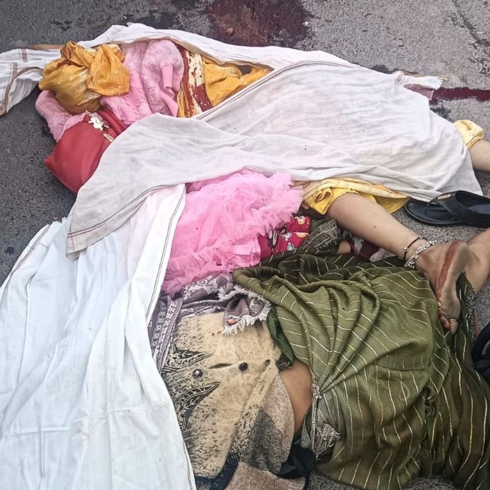 truck-runs-over-bike-in-morena:mother-in-law,-daughter-in-law-and-toddler-killed;-driver-flees-after-accident