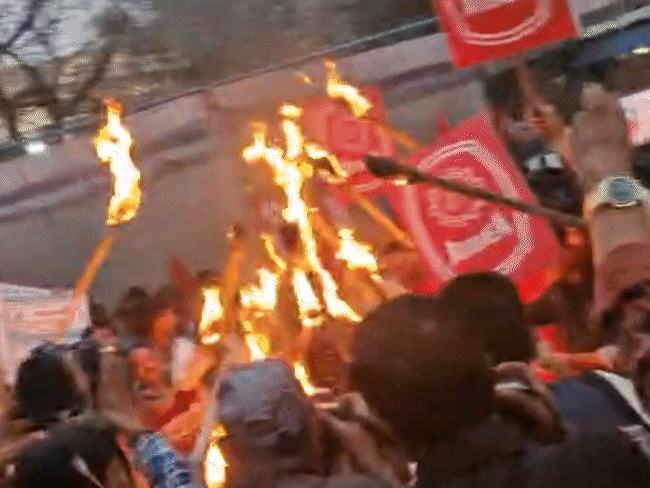 employees-hit-streets-against-new-labour-law:hold-symbolic-protests-in-bhopal,-other-cities;-demand-to-repeal-labour-codes