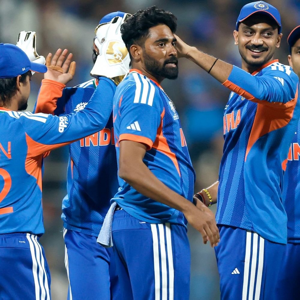 fan-invades-stadium,-hugs-hardik-pandya-in-delhi:ishan-kishan-records-20-ball-half-century;-shivam-dube-hits-107m-six