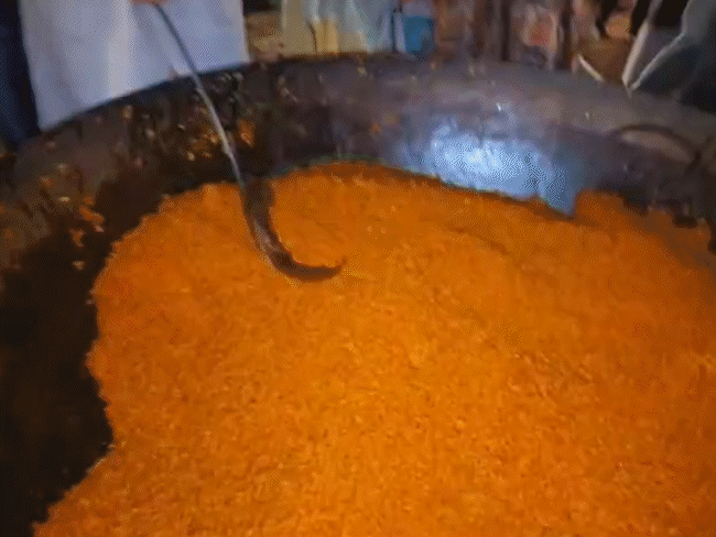 dhirendra-shastri-seen-frying-puris-at-bageshwar-dham:cm-to-attend-haldi-of-300-brides-today;-wedding-on-15-feb