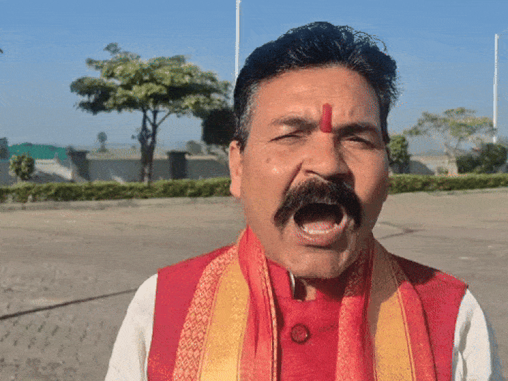 valentine’s-day-celebrations-draws-protests-in-bhopal:hindu-parishad-and-bajrang-dal-perform-‘dand-pujan’