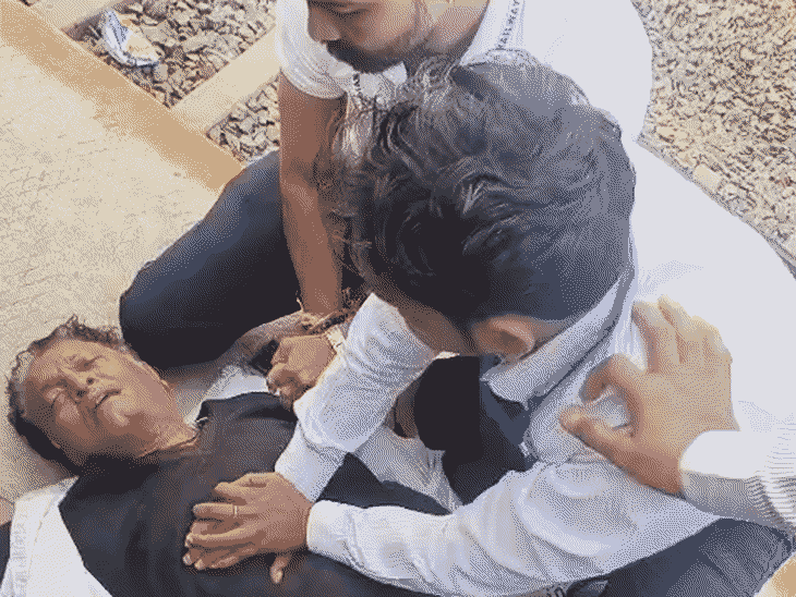 death-of-67-year-old-devotee-returning-from-kubereshwar-dham:collapses-at-railway-station,-cpr-efforts-prove-ineffective