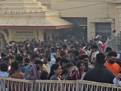 mahakal’s-darshan-begins-on-mahashivratri:gates-opened-at-2:30-mid-night,-estimated-10-lakh-devotees-to-arrive;-4000-employees-deployed