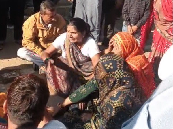 pandit’s-neck-cut-with-axe,-chest-stamped-on:assaulted-while-riding-moped-in-sidhi;-8-injuries-on-throat-and-chest