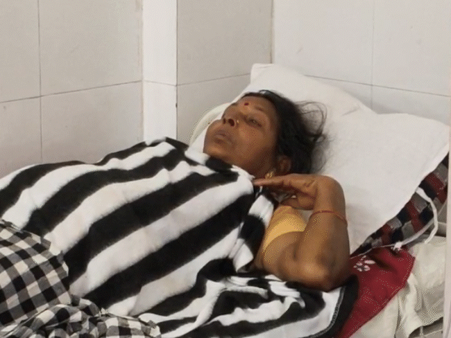 acid-based-toilet-cleaner-gas-leaves-3-unconscious-in-betul:elderly-farmer-in-icu;-police-probe-incident