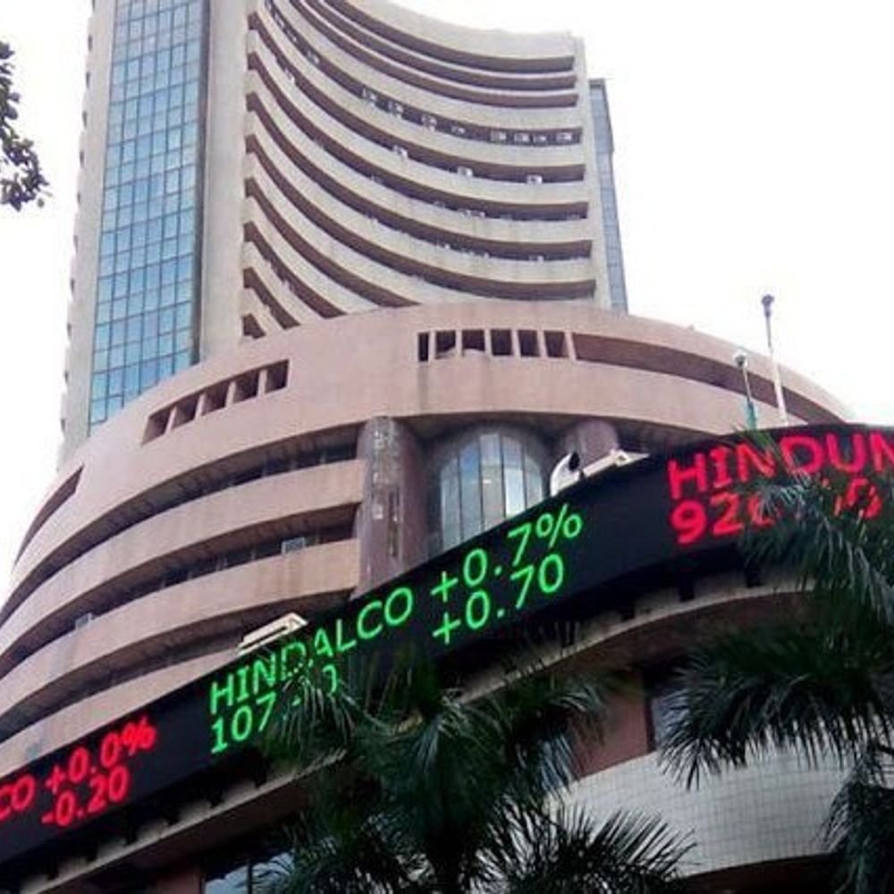 flat-trading-in-stock-market:sensex-falls-to-83,400-points;-nifty-slides-to-25,700;-weakness-in-it-shares