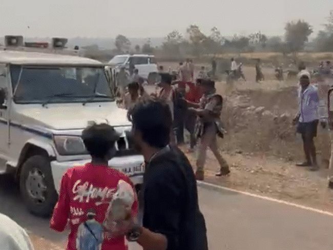 villagers-attack-survey-team-in-dhar:protest-erupts-against-limestone-mine-project,-stone-pelted-at-tehsildar-and-police