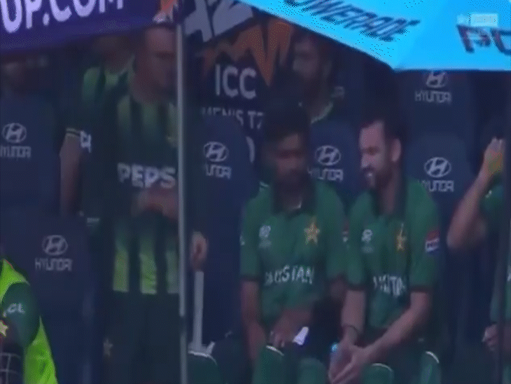 salman-agha-throws-bottle-in-animated-discussion-with-mike-hesson:babar-azam-sits-awkwardly,-all-not-well-in-pakistan-camp?