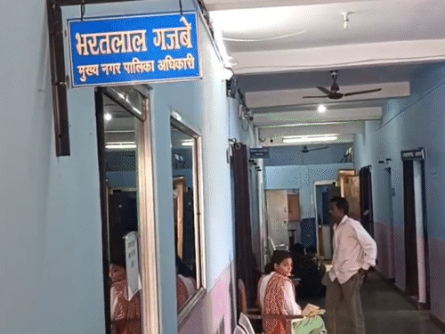 from-auto-driver-to-municipal-chief,-leader-faces-9-cases:charges-include-spying,-obscene-talks-with-women-and-viral-audio;-expelled-from-bjp