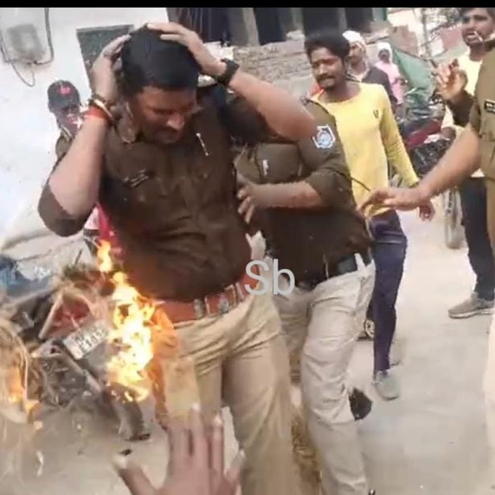 traffic-inspector-suffers-burns-while-stopping-statue-burning-in-maihar:incident-occurred-while-police-were-trying-to-stop-the-protest-against-kailash-vijayvargiya