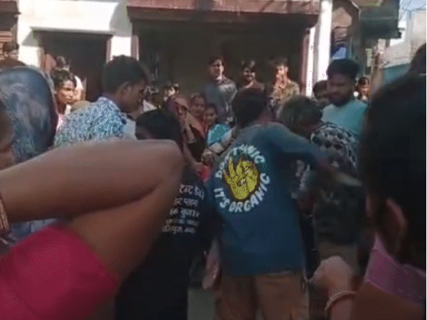 man-tied-and-beaten-over-child-theft-suspicion-in-mandsaur:police-rescue-him,-no-action-against-assailants;-video-surfaces