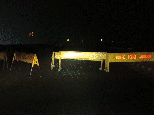 bridge-section-collapses-on-jabalpur-bhopal-nh-45-stretch:shahpura-railway-overbridge-damaged;-structure-reported-cracks-during-dec-inspection