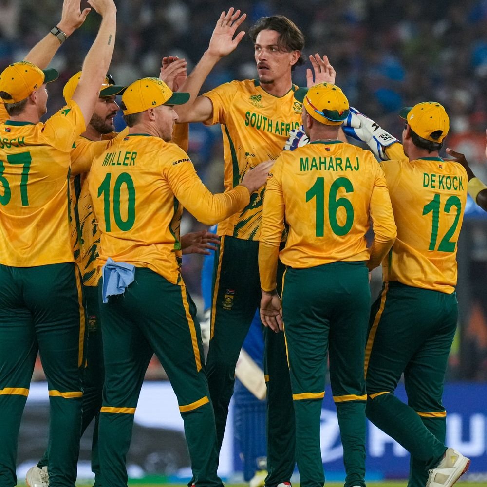 pakistan’s-semifinal-hopes-in-jeopardy:englad-reaches-semis-for-5th-time;-nz’s-do-or-die-match-vs-sri-lanka