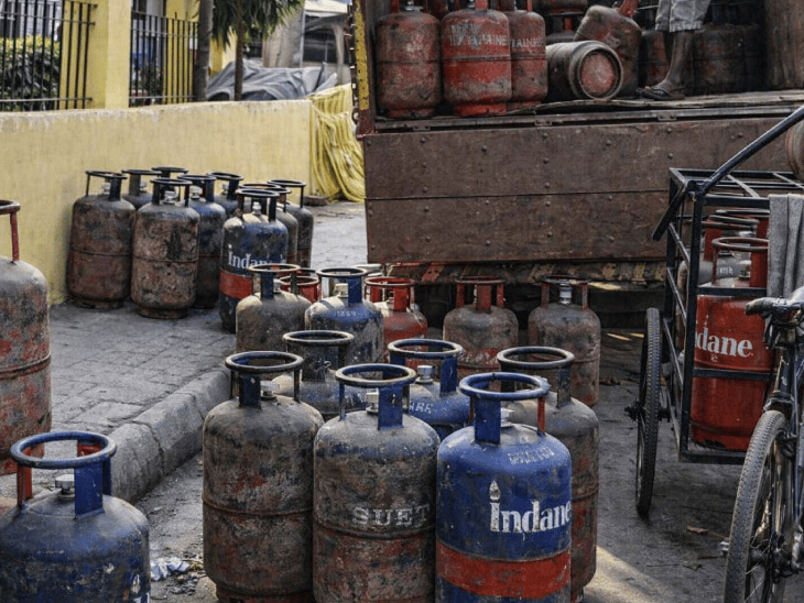 whatsapp-won’t-work-without-sim-from-today:commercial-cylinder-prices-increase-by-rs-31;-air-travel-may-become-expensive;-railways-discontinue-uts-app