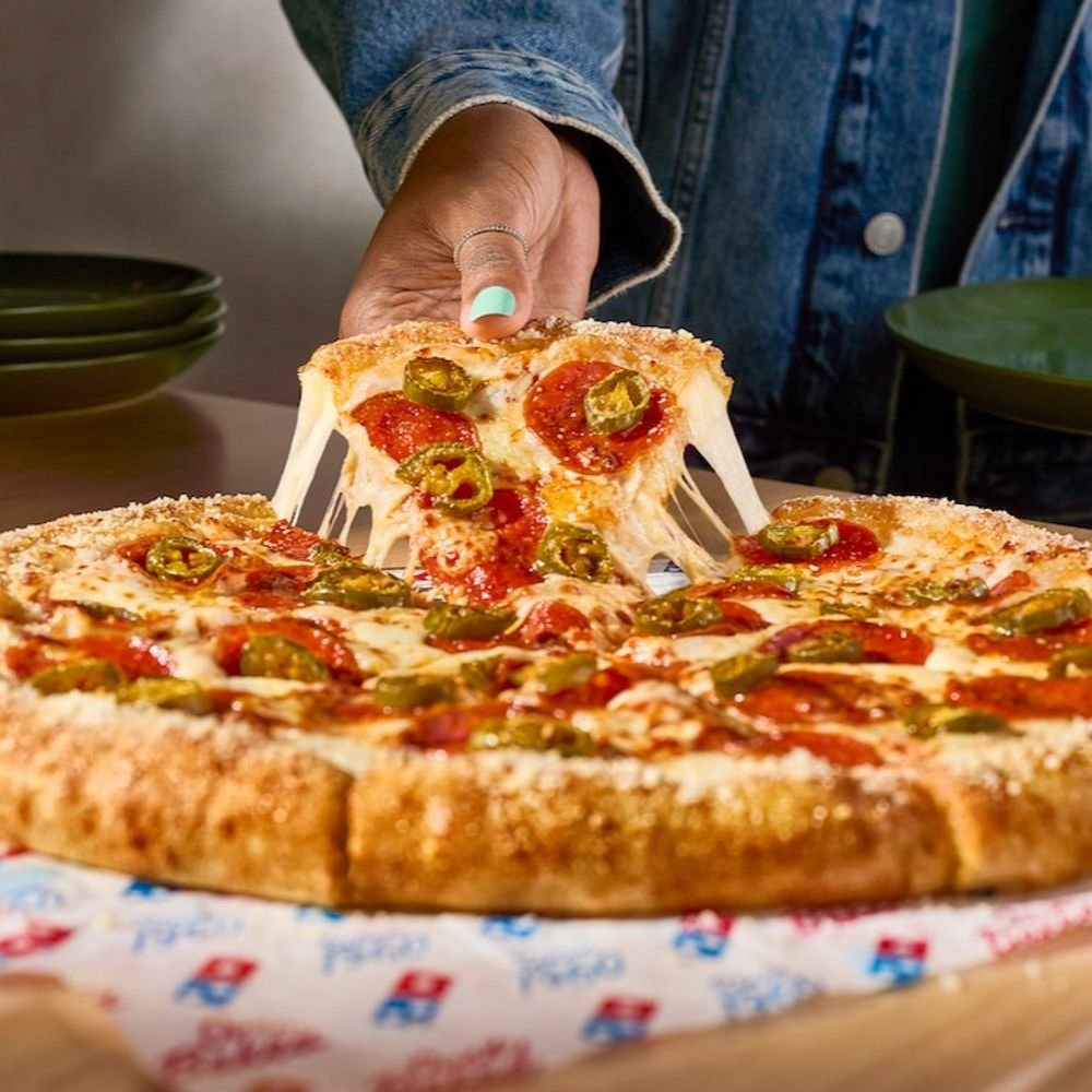 domino’s-served-non-veg-pizza-instead-of-veg:consumer-commission-fines-₹8-lakh;-must-refund-customer-within-1-month