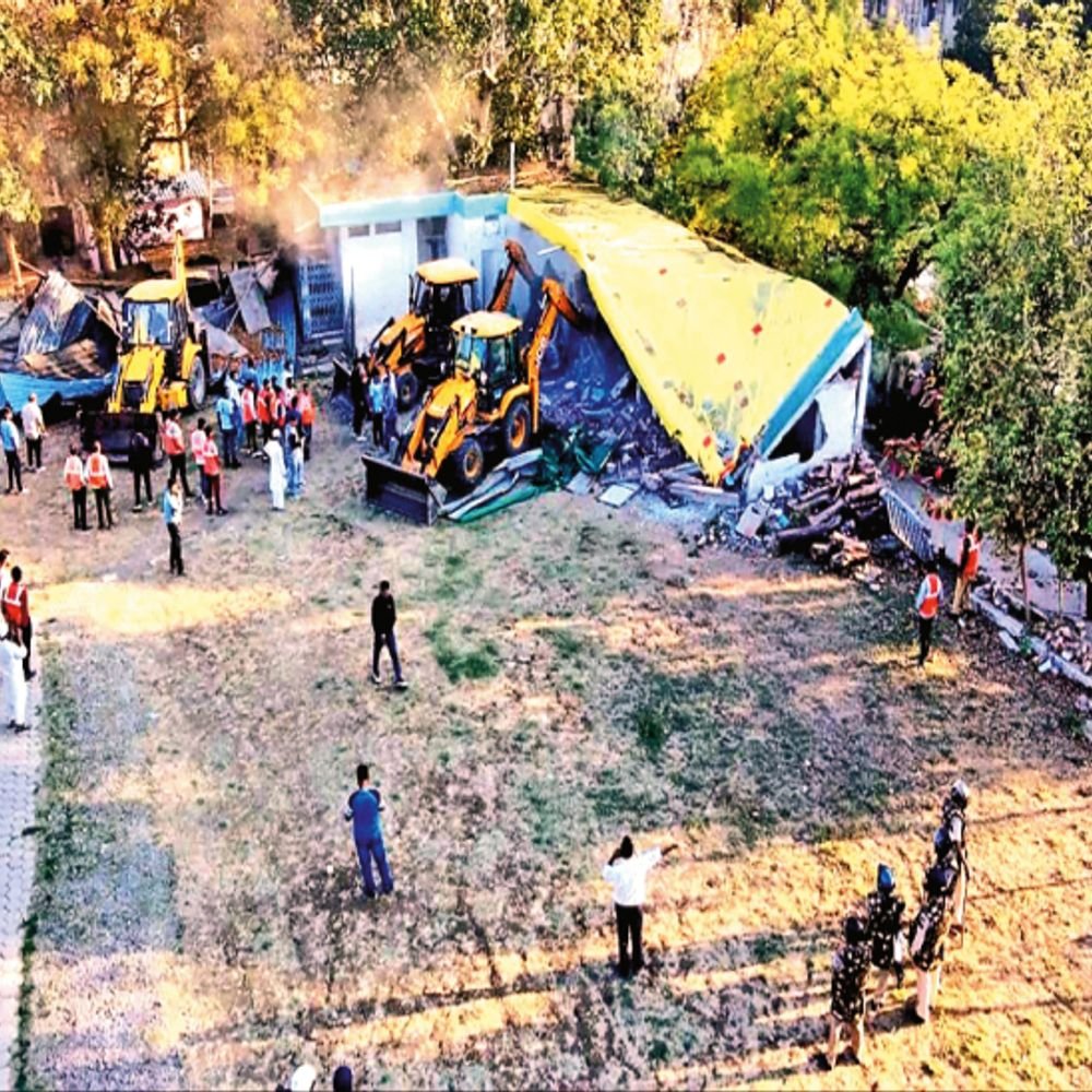 25,000-sq-ft-encroachment-cleared-behind-myh:illegal-structures-built-in-name-of-mosque-demolished;-government-land-freed