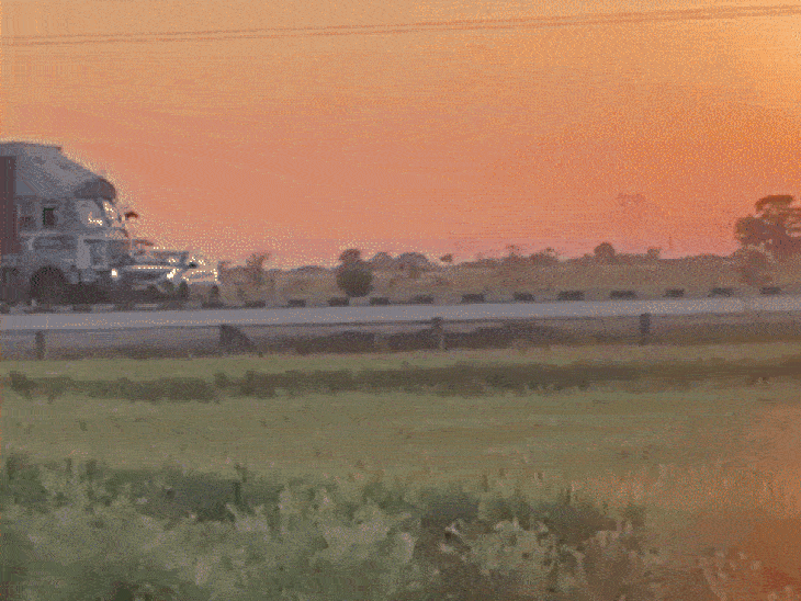 truck-drags-car-for-one-and-half-km,-video:passers-by-kept-shouting-on-dabra-gwalior-highway;-driver-caught-and-beaten,-occupants-safe