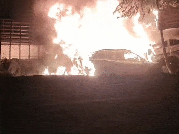 father-son-charred-to-death-in-chhindwara:cng-car-catches-fire-after-collision-with-bolero