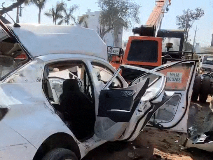 3-friends-killed-as-speeding-car-crashes-into-parked-crane:2-injured-taken-to-hospital;-group-was-returning-home-after-having-dinner