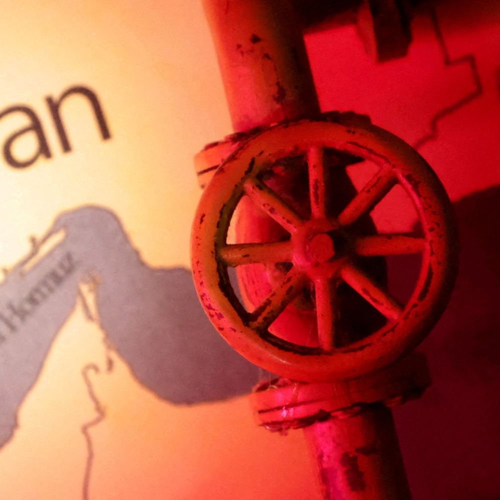 iran-vows-to-close-strait-of-hormuz:brent-crude-stable-at-$80-per-barrel