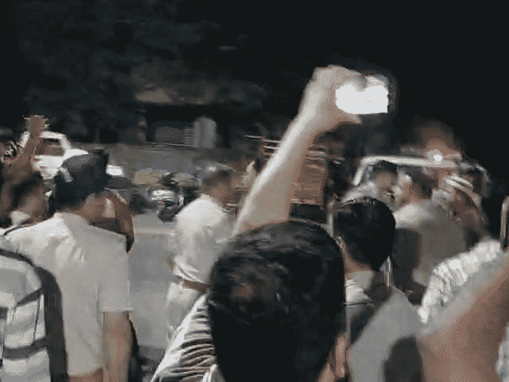 uproar-in-khandwa-over-objectionable-post:police-baton-charge-on-crowd-outside-station