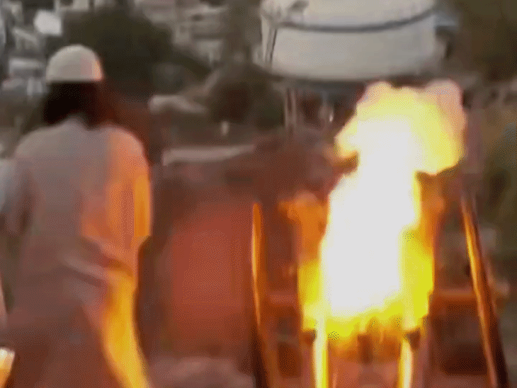 cannon-fired-from-raisen-fort-for-iran:youths-chant-allah-hu-akbar;-trump-compared-to-animal-in-bhopal