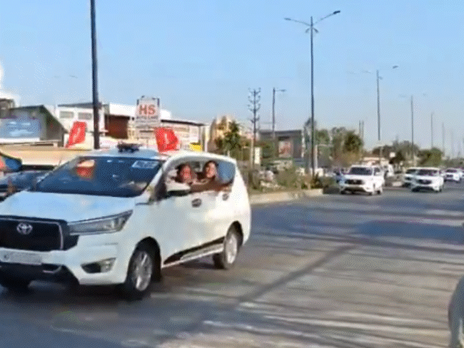 youth-stops-cm-yadav’s-convoy-in-indore:demands-justice-for-mother,-alleges-she-died-due-to-‘dangerous-injection’