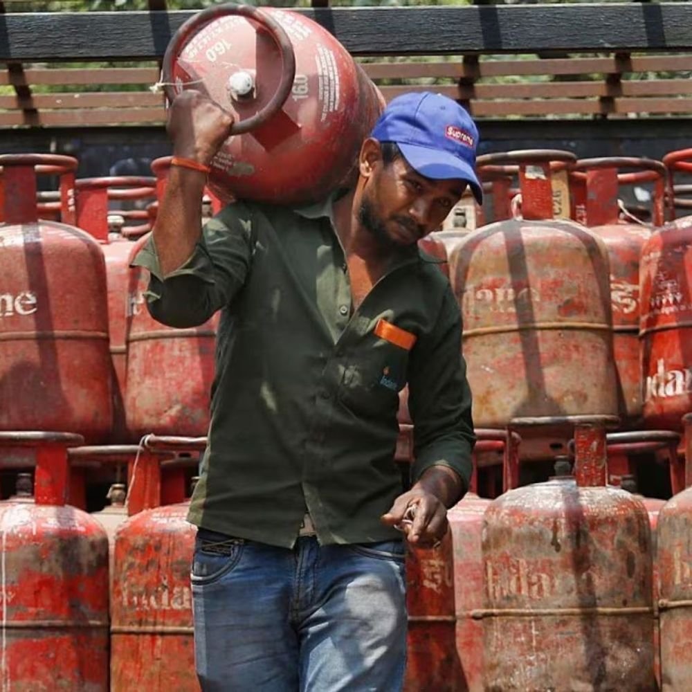 lpg-refill-booking-period-extended-to-25-days:govt-extends-waiting-period-by-4-days-to-curb-hoarding-amid-iran-conflict