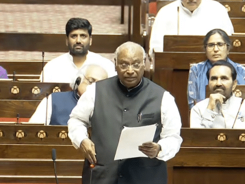 parl-budget-session-2nd-phase,-day-2:lok-sabha-adjourned-due-to-opposition-protest