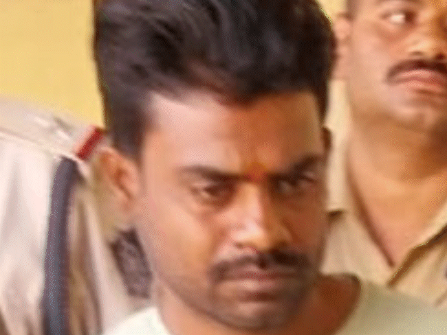 supreme-court-stays-execution-in-bhopal-child-rape-murder-case:convict-in-5-year-old-girl’s-killing-had-received-triple-death-sentence