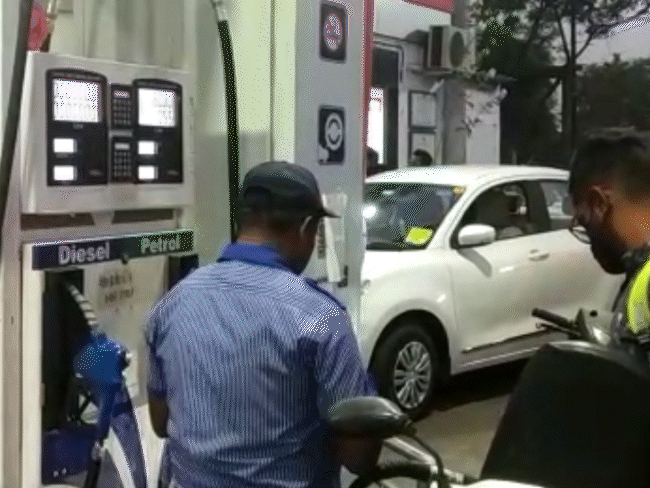 minister-says-no-shortage-of-petrol-diesel-or-lpg-in-mp:cm-orders-monitoring-of-supply;-dealer-association-warns-videos-may-create-panic